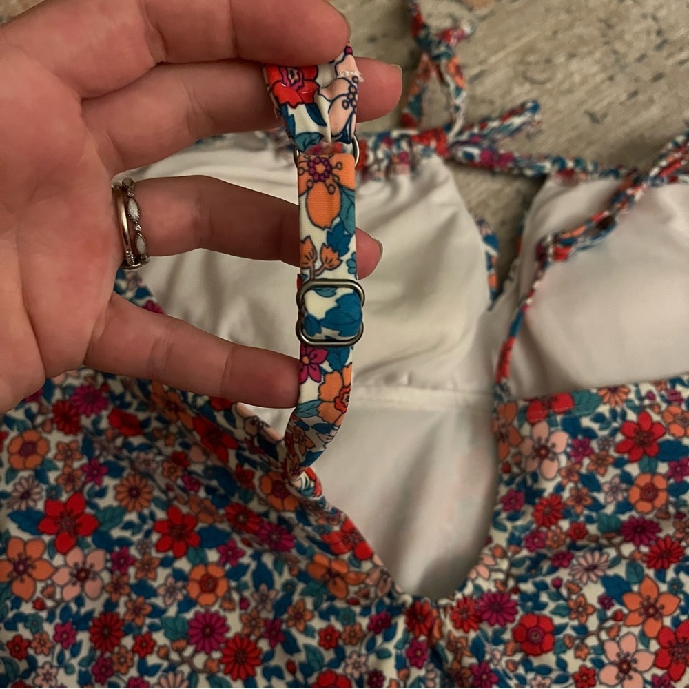 Time and Tru Colorful Floral Swimsuit - Picture 5 of 6